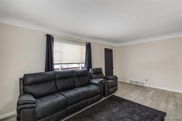 633 Waldman Avenue, Flint, MI 48507