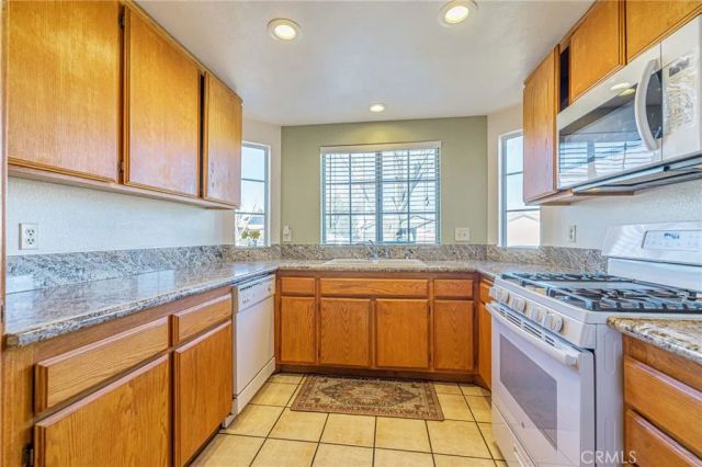 2082 W Avenue K12, Lancaster, CA 93536