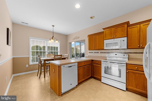 73 WAGON WHEEL LN, Columbus, NJ 08022