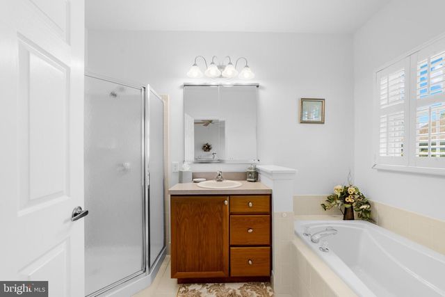 73 WAGON WHEEL LN, Columbus, NJ 08022