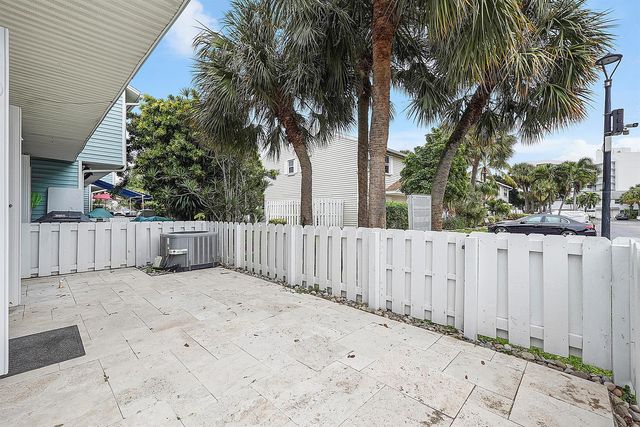 2747 NE 15th Street 2747, Pompano Beach, FL 33062