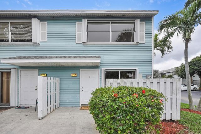2747 NE 15th Street 2747, Pompano Beach, FL 33062