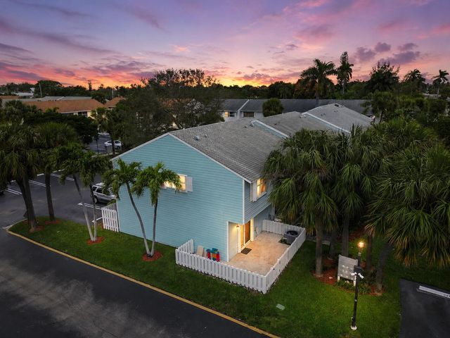2747 NE 15th Street 2747, Pompano Beach, FL 33062