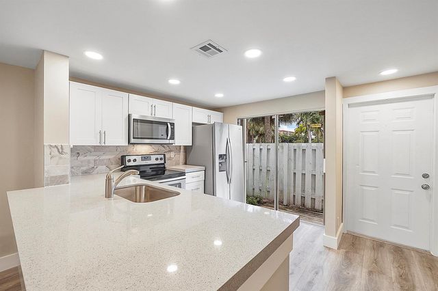 2747 NE 15th Street 2747, Pompano Beach, FL 33062