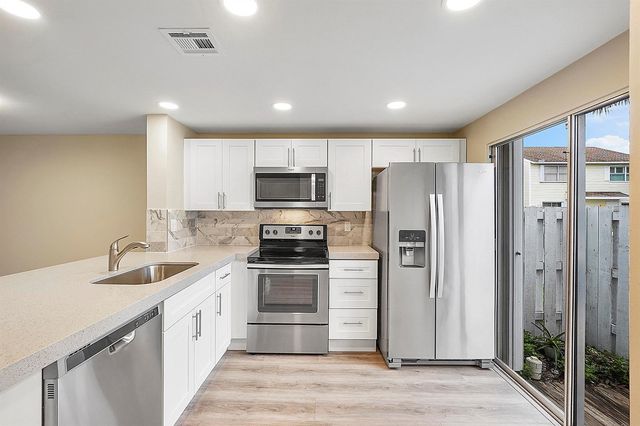 2747 NE 15th Street 2747, Pompano Beach, FL 33062