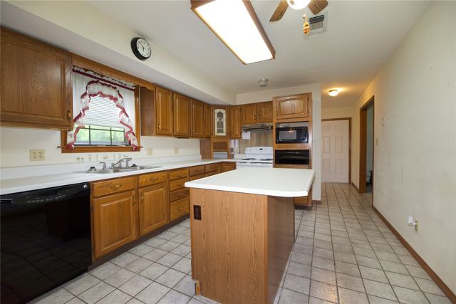 1196 County Road 260, Gainesville, TX 76240