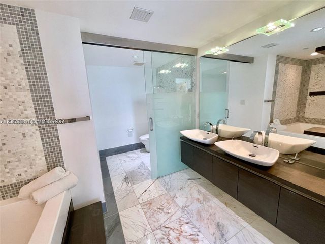 200 Biscayne Boulevar Way 3110, Miami, FL 33131