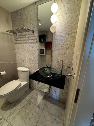 200 Biscayne Boulevar Way 3110, Miami, FL 33131