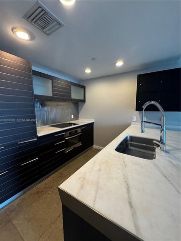 200 Biscayne Boulevar Way 3110, Miami, FL 33131