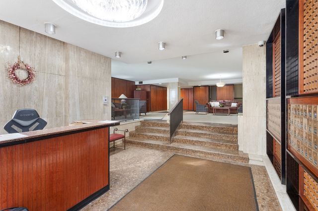 5901 N Sheridan Road 2K, Chicago, IL 60660