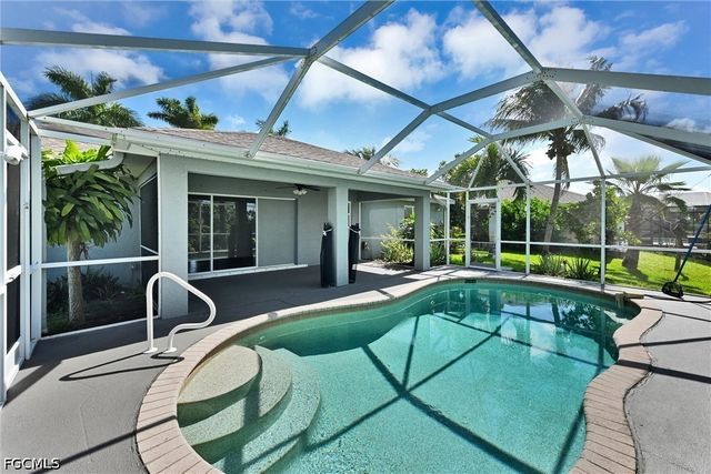 2000 NW 4th ST, Cape Coral, FL 33993