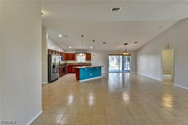 2000 NW 4th ST, Cape Coral, FL 33993