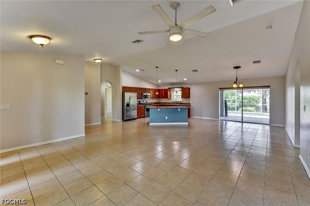 2000 NW 4th ST, Cape Coral, FL 33993