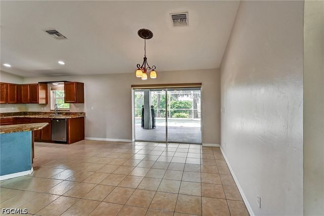 2000 NW 4th ST, Cape Coral, FL 33993