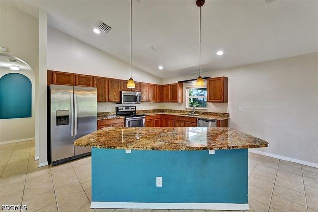 2000 NW 4th ST, Cape Coral, FL 33993