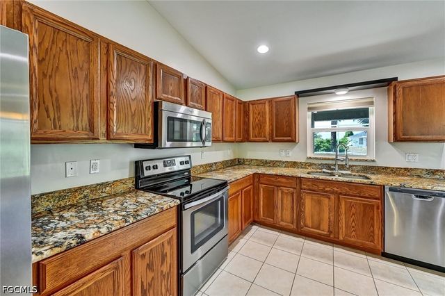 2000 NW 4th ST, Cape Coral, FL 33993