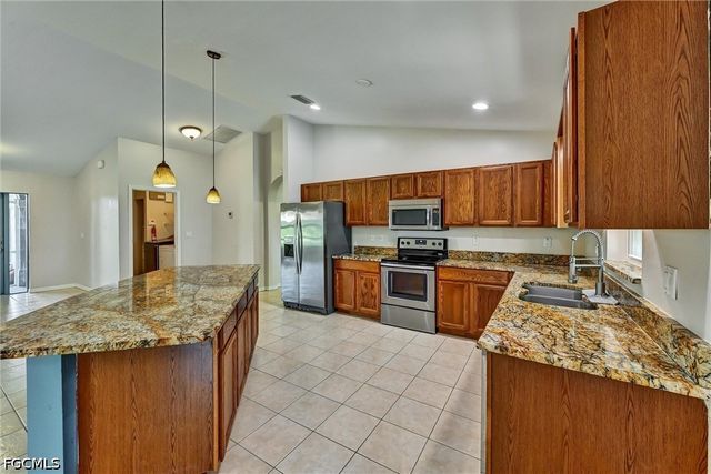 2000 NW 4th ST, Cape Coral, FL 33993