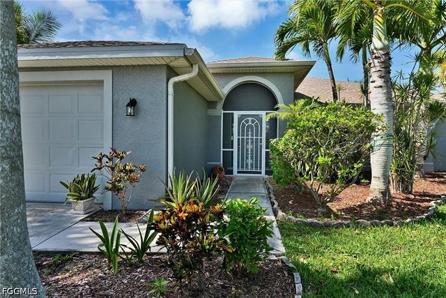 2000 NW 4th ST, Cape Coral, FL 33993