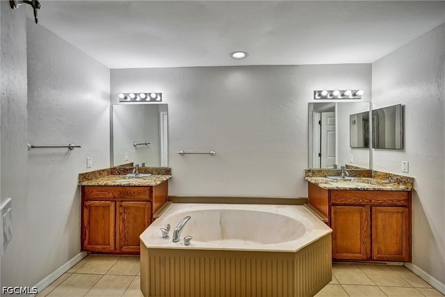 2000 NW 4th ST, Cape Coral, FL 33993