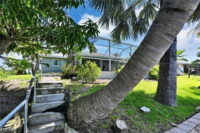 2000 NW 4th ST, Cape Coral, FL 33993