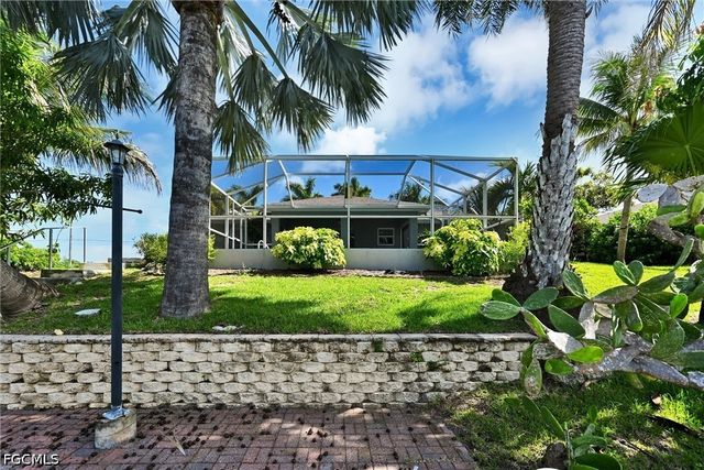 2000 NW 4th ST, Cape Coral, FL 33993