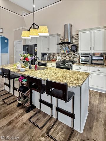 11931 Walton Circle NW, Uniontown, OH 44685