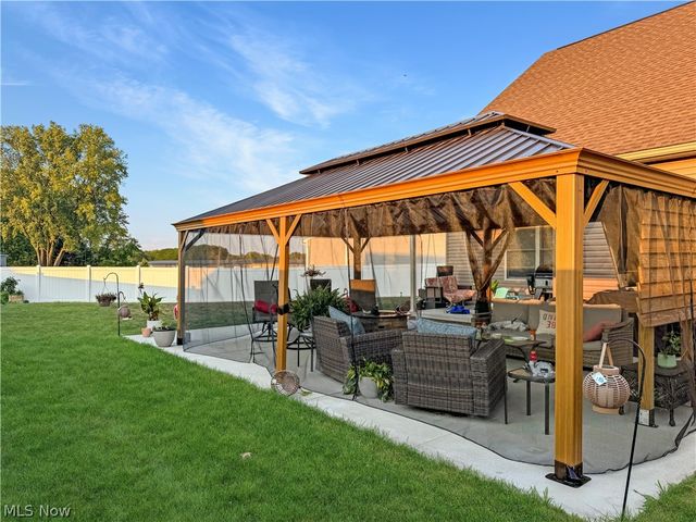 11931 Walton Circle NW, Uniontown, OH 44685