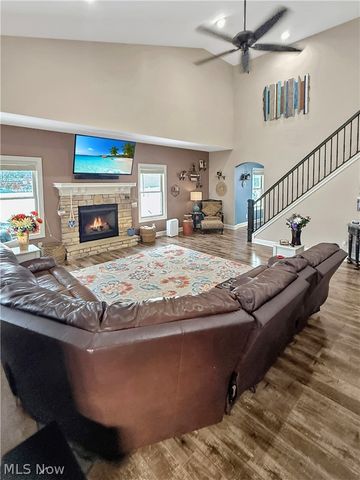 11931 Walton Circle NW, Uniontown, OH 44685