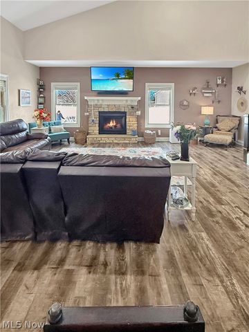 11931 Walton Circle NW, Uniontown, OH 44685