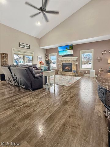 11931 Walton Circle NW, Uniontown, OH 44685