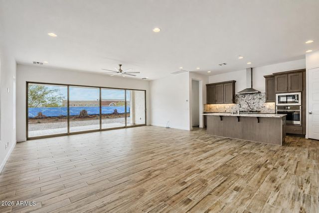 5931 E REDMONT Drive, Mesa, AZ 85215
