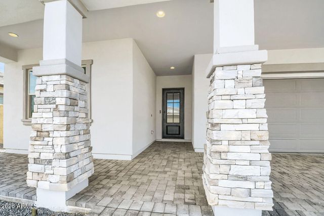 5931 E REDMONT Drive, Mesa, AZ 85215