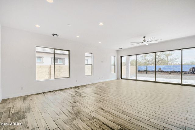 5931 E REDMONT Drive, Mesa, AZ 85215