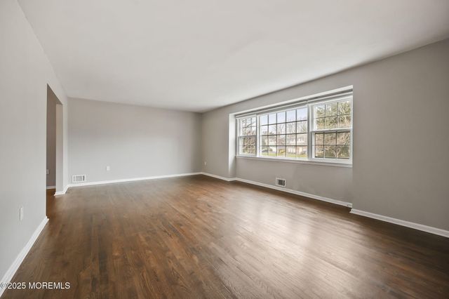 42 Norman Lane, Old Bridge, NJ 08857