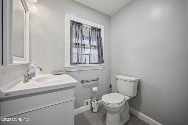 42 Norman Lane, Old Bridge, NJ 08857