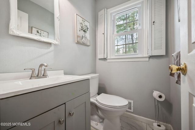 42 Norman Lane, Old Bridge, NJ 08857