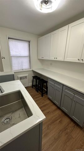 13111 Kew Gardens Road 1D, Richmond Hill, NY 11418