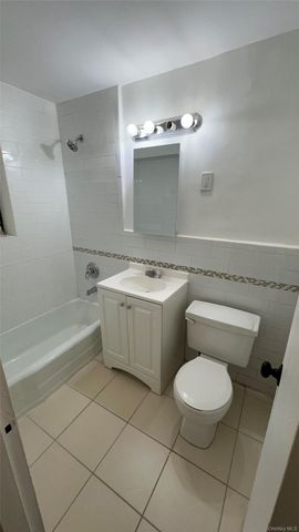 13111 Kew Gardens Road 1D, Richmond Hill, NY 11418