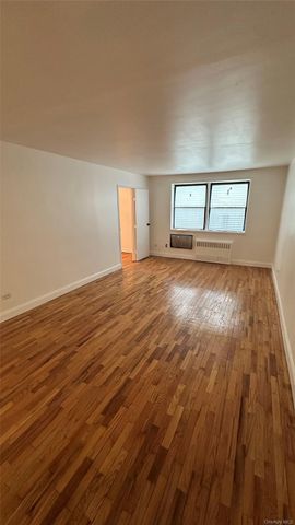 13111 Kew Gardens Road 1D, Richmond Hill, NY 11418