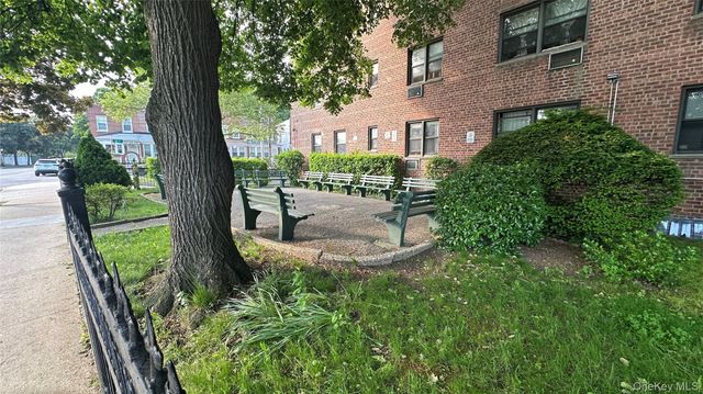 13111 Kew Gardens Road 1D, Richmond Hill, NY 11418