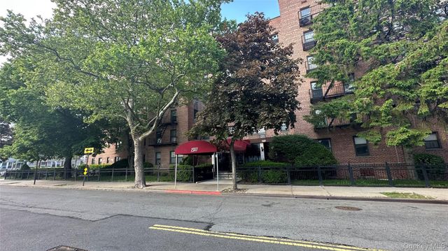 13111 Kew Gardens Road 1D, Richmond Hill, NY 11418
