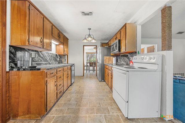 3216 Wendy Lane, Kempner, TX 76539