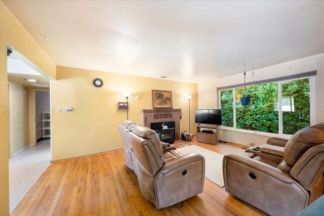 5991 Pond Dr, Foresthill, CA 95631