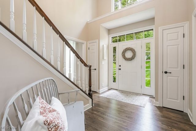 196 Lake Front Drive, Akron, OH 44319