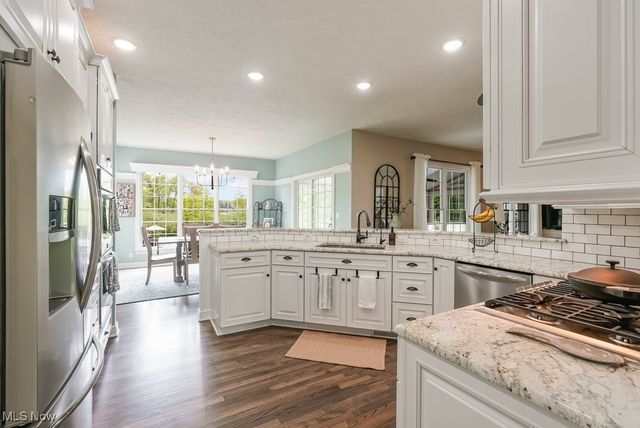 196 Lake Front Drive, Akron, OH 44319