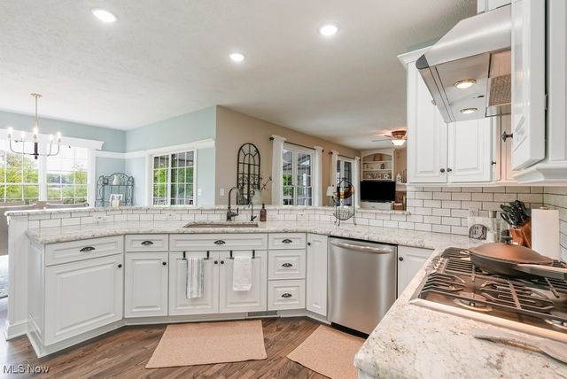 196 Lake Front Drive, Akron, OH 44319