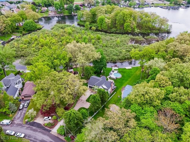 196 Lake Front Drive, Akron, OH 44319