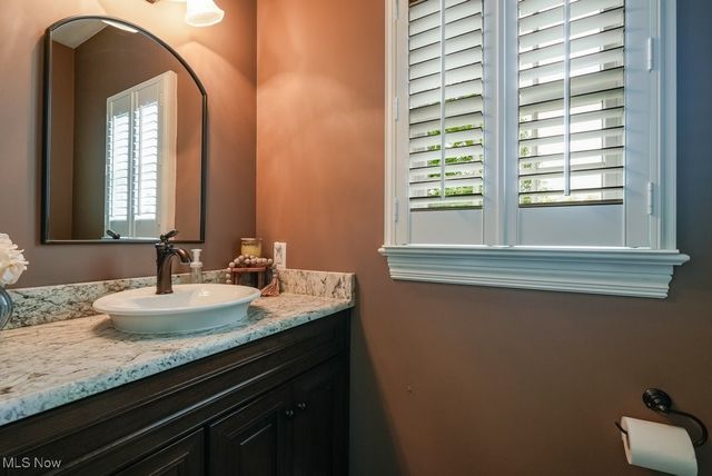 196 Lake Front Drive, Akron, OH 44319