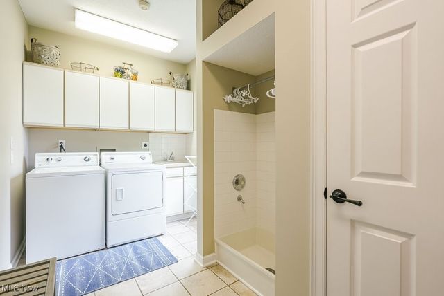 196 Lake Front Drive, Akron, OH 44319