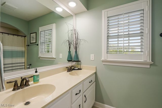 196 Lake Front Drive, Akron, OH 44319